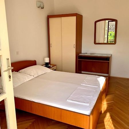 Obradovic Rooms & Apartments Макарска Екстериор снимка