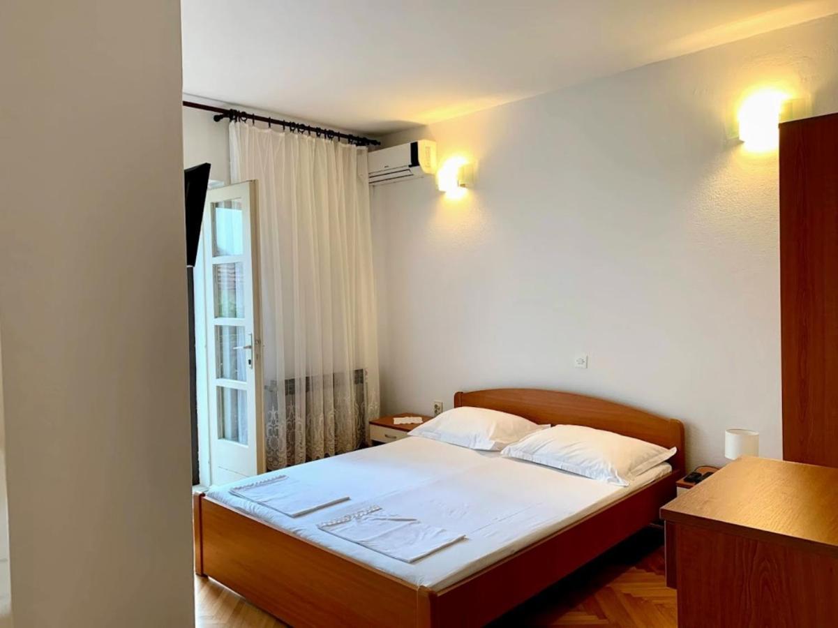 Obradovic Rooms & Apartments Макарска Екстериор снимка