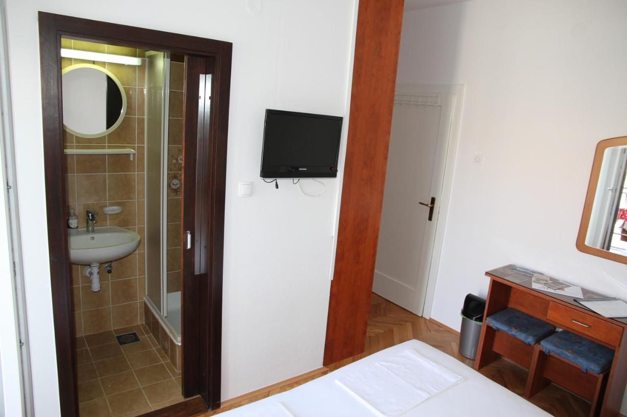 Obradovic Rooms & Apartments Макарска Екстериор снимка