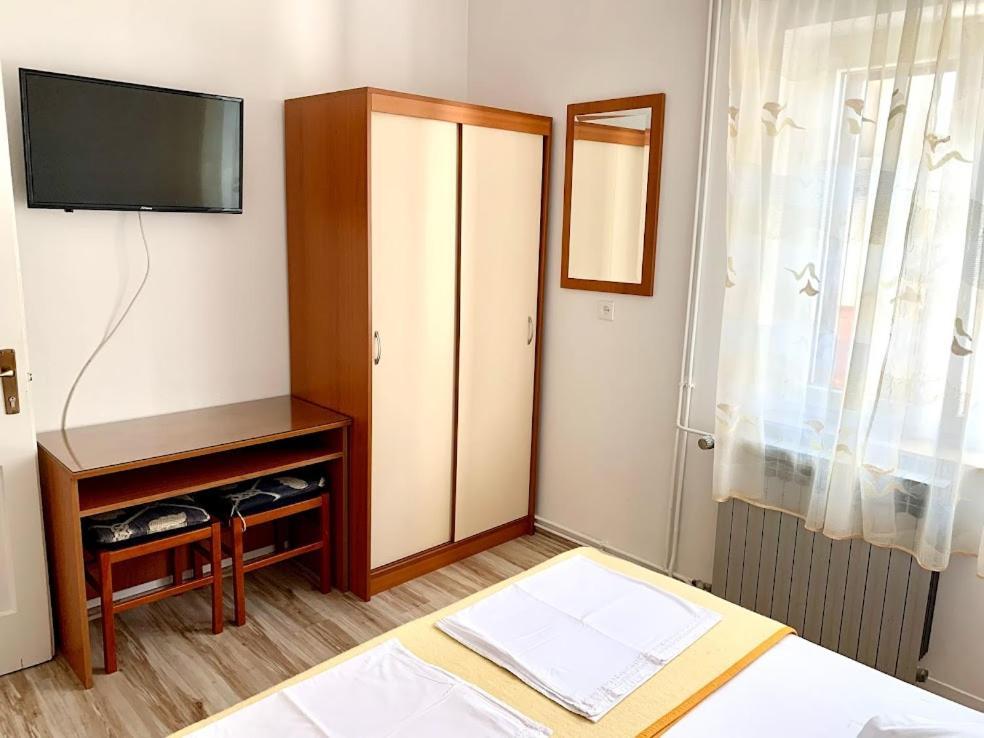 Obradovic Rooms & Apartments Макарска Екстериор снимка