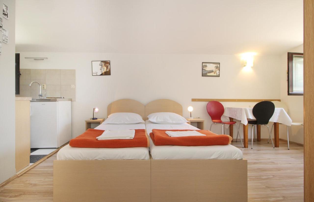 Obradovic Rooms & Apartments Макарска Екстериор снимка
