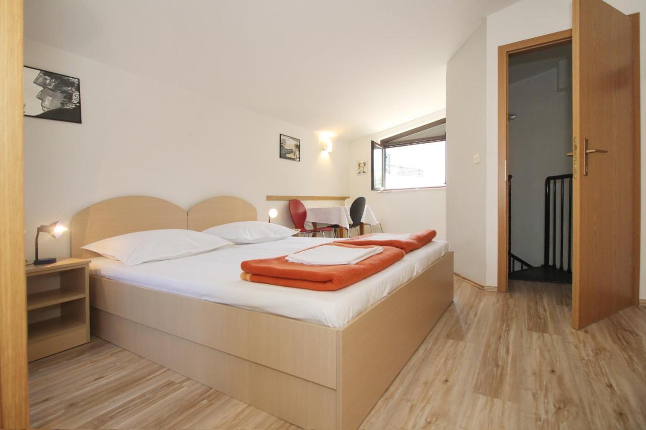 Obradovic Rooms & Apartments Макарска Екстериор снимка