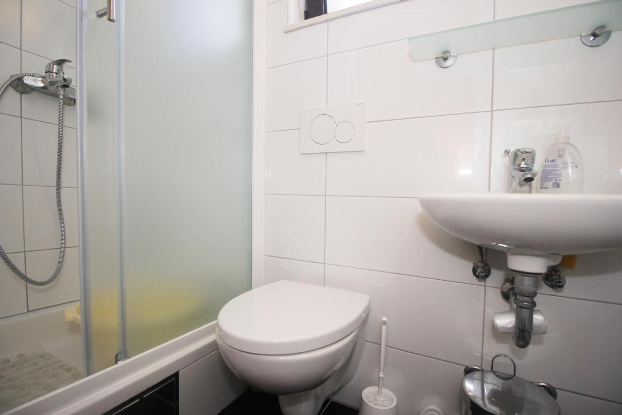 Obradovic Rooms & Apartments Макарска Екстериор снимка