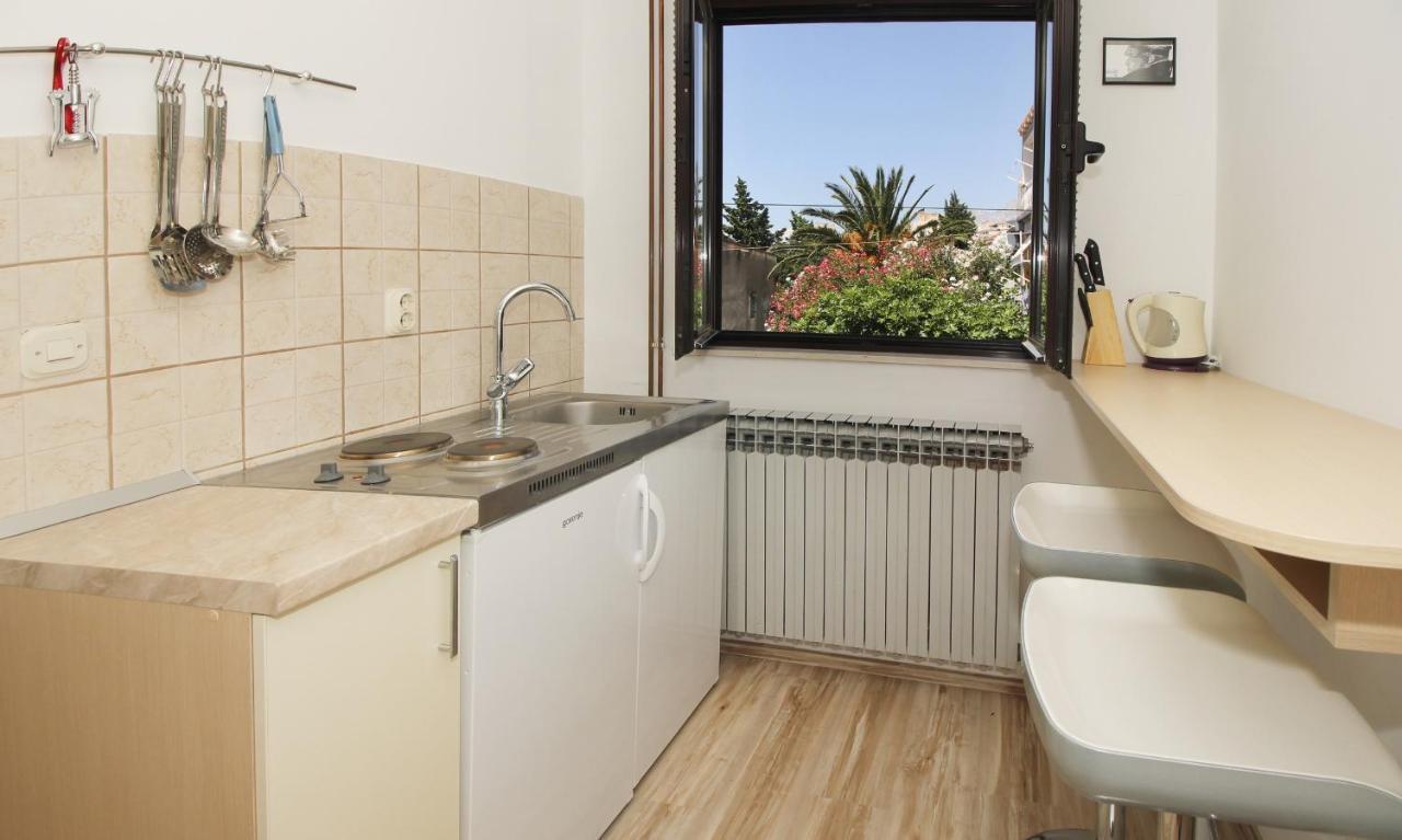 Obradovic Rooms & Apartments Макарска Екстериор снимка